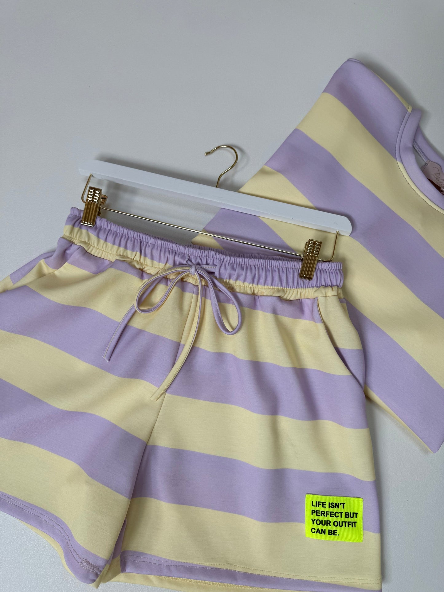 Conjunto de verano de Butterstoff «PERFECT OUTFIT», lila/amarillo