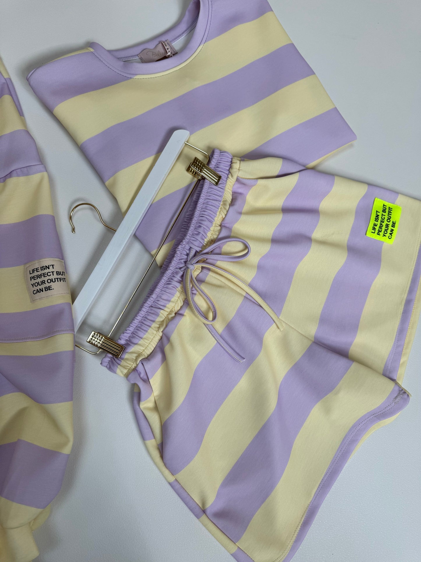 Conjunto de verano de Butterstoff «PERFECT OUTFIT», lila/amarillo