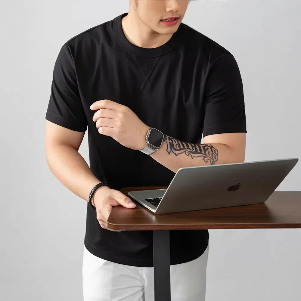 Camiseta Louis™ de algodón de primera calidad con elastano y cuello redondo acanalado