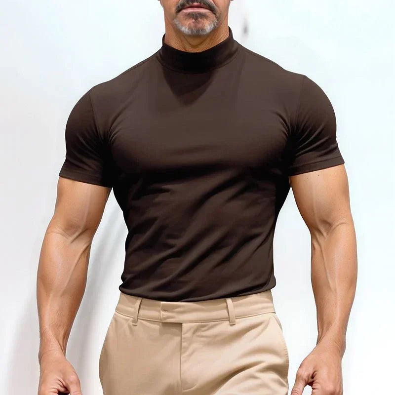 Camiseta con cuello alto y diseño sencillo