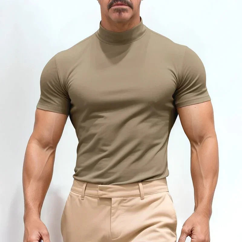 Camiseta con cuello alto y diseño sencillo