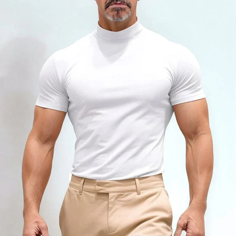 Camiseta con cuello alto y diseño sencillo