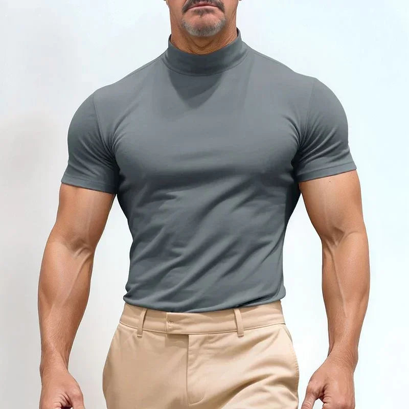 Camiseta con cuello alto y diseño sencillo