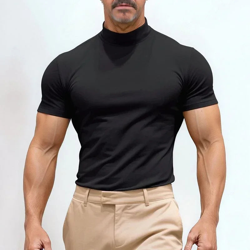 Camiseta con cuello alto y diseño sencillo