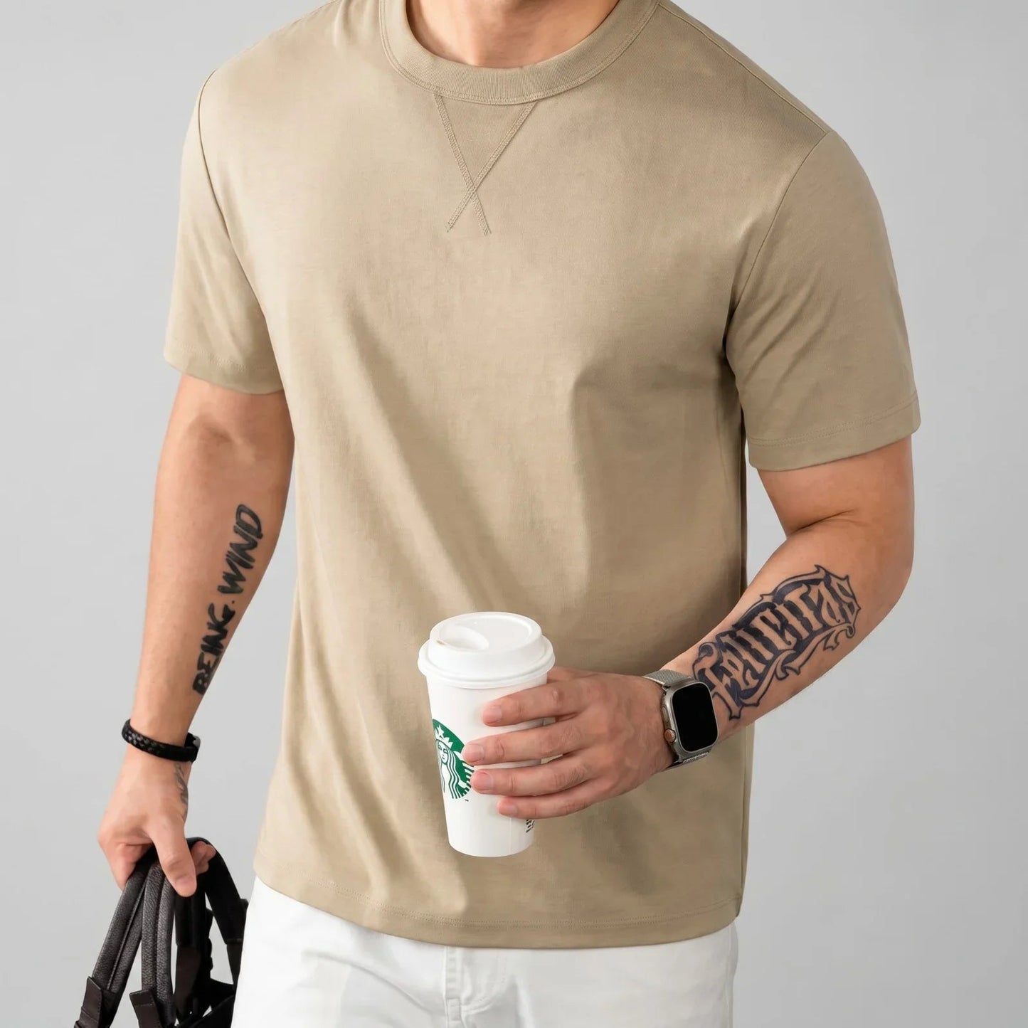Camiseta Louis™ de algodón de primera calidad con elastano y cuello redondo acanalado