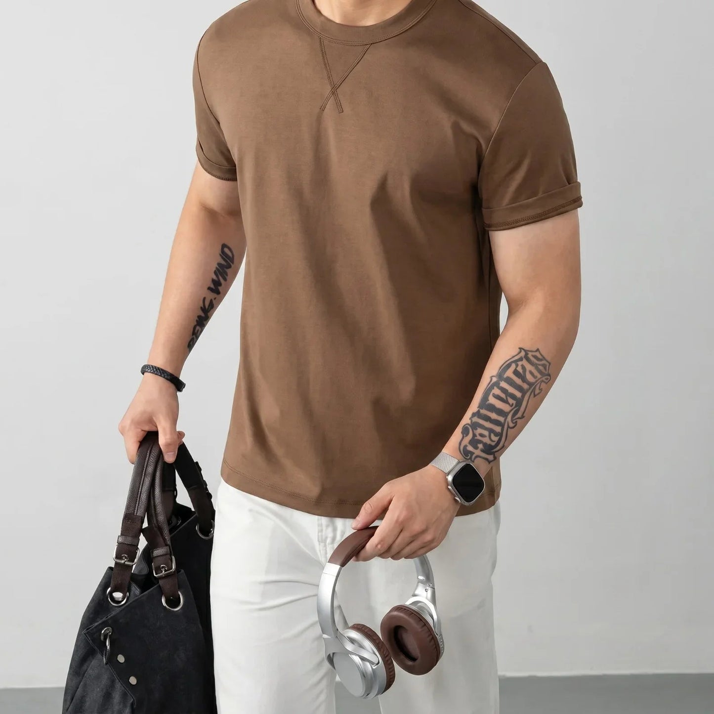 Camiseta Louis™ de algodón de primera calidad con elastano y cuello redondo acanalado