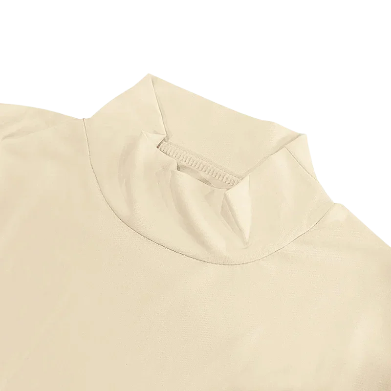 Camiseta con cuello alto y diseño sencillo